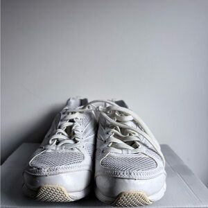 Skechers Women’s White Athletic Sneakers – Size 6.5 – Lightweight Walking Shoes